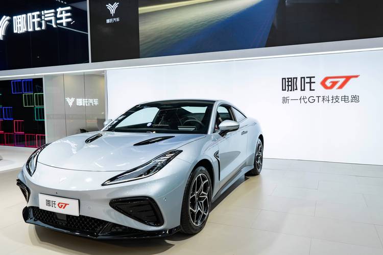 惠州98哪吒汽车在智能汽车领域的表现，领途汽车在新能源汽车市场中的影响力